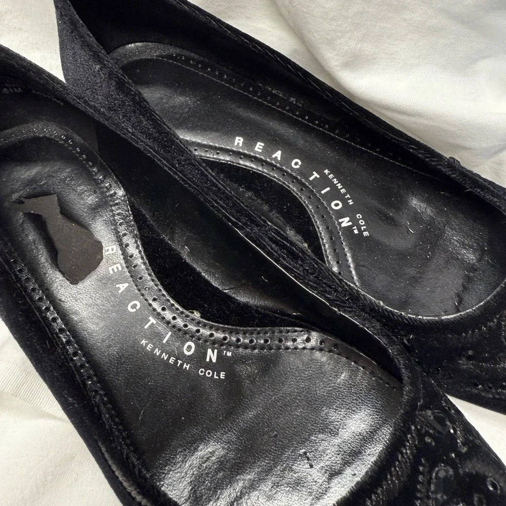 Kenneth Cole Reaction Black Embroidered Flats